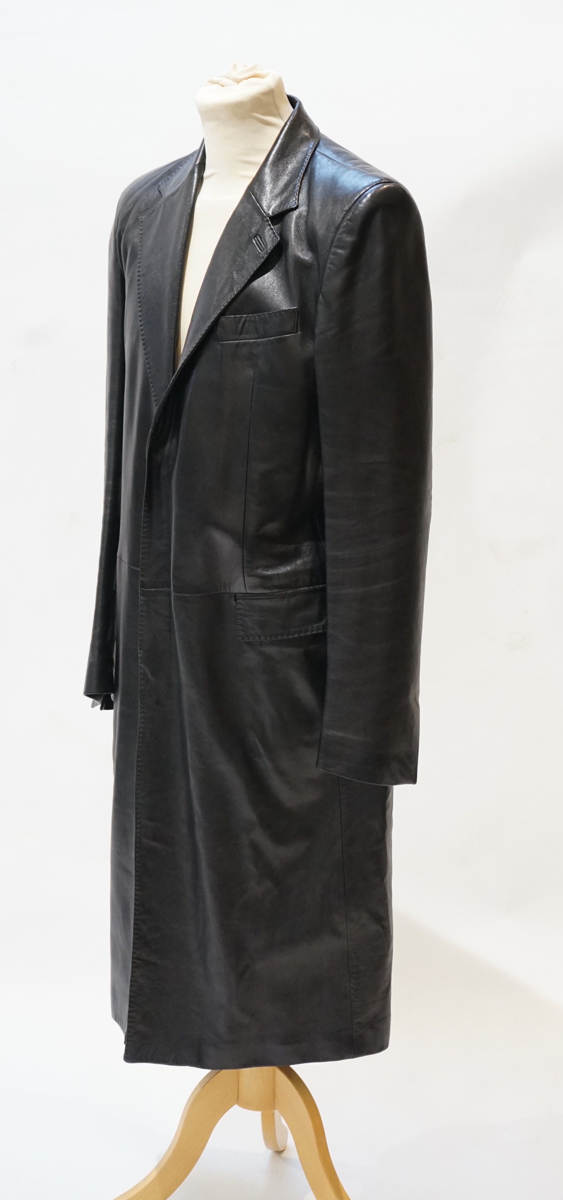 A gentleman's Yves Saint Laurent black leather trenchcoat, size IT 52 (UK 42)